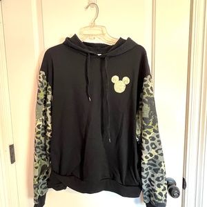 Disney Parks hoodie Animal Kingdom Size Medium